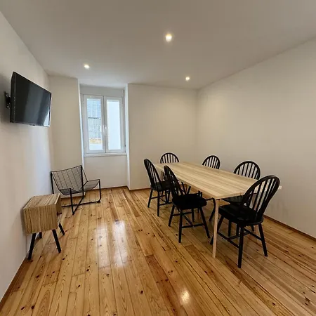Spacious 3-bedroom In Estoril- *