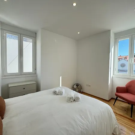 Spacious 3-bedroom In Estoril- Apartment
