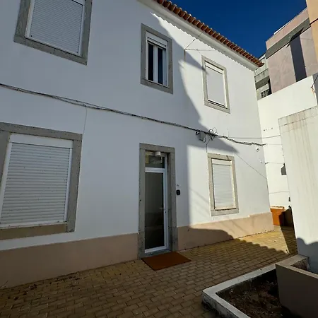 Spacious 3-bedroom In Estoril- Apartment