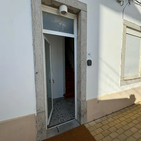 Apartment Spacious 3-bedroom In Estoril- Estoril