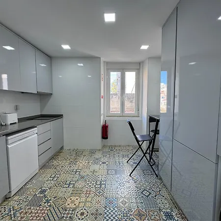 Apartment Spacious 3-bedroom In Estoril- *