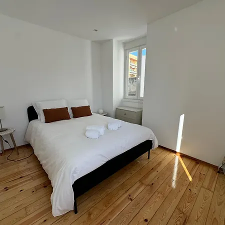 Spacious 3-bedroom In Estoril- Apartment *