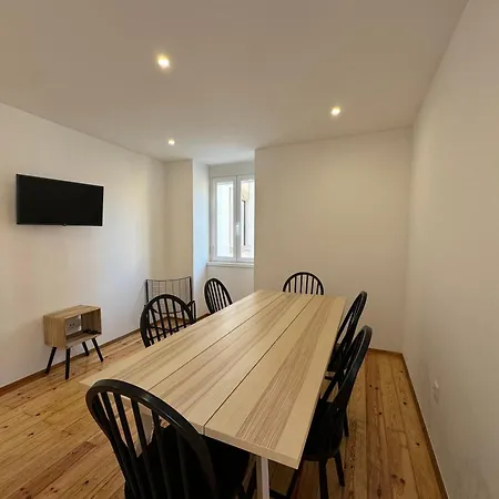 Spacious 3-bedroom In Estoril- Apartment