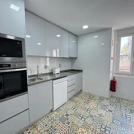 Apartment Spacious 3-bedroom In Estoril-