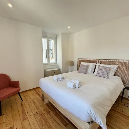Apartment Spacious 3-bedroom In Estoril- Estoril