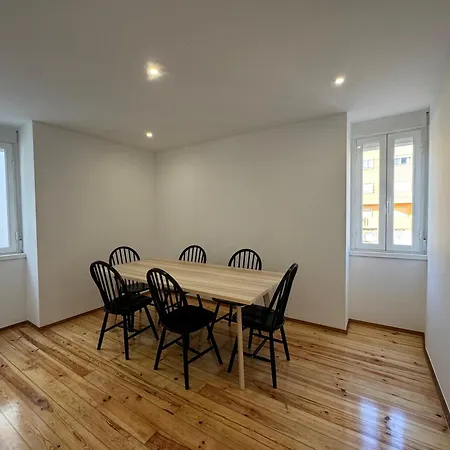 Apartment Spacious 3-bedroom In Estoril- *