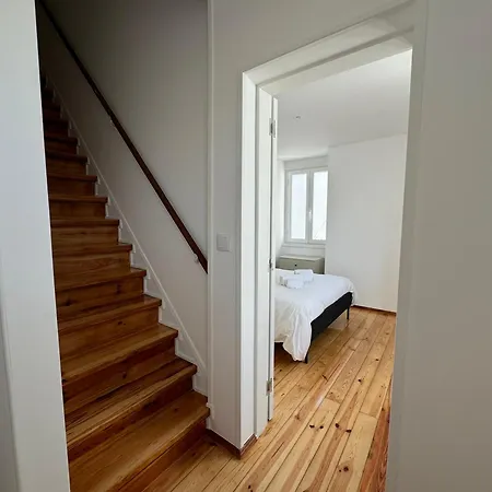 Apartment Spacious 3-bedroom In Estoril- Estoril