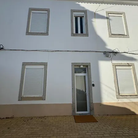 Spacious 3-bedroom In Estoril-