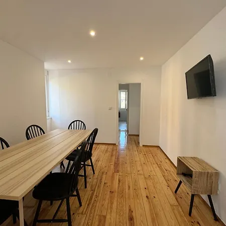 Apartment Spacious 3-bedroom In Estoril-