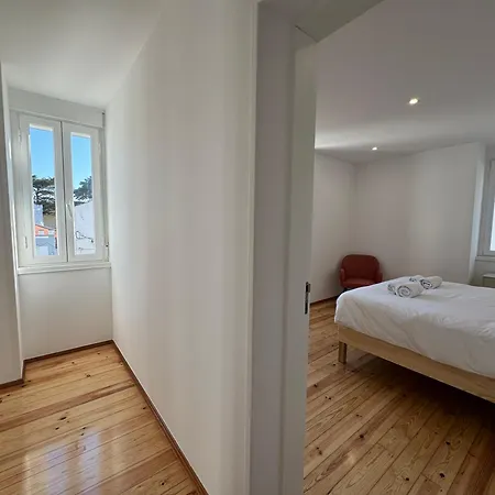 Apartment Spacious 3-bedroom In Estoril-
