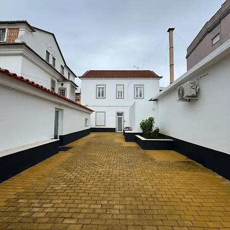 Spacious 3-bedroom In Estoril- Apartment